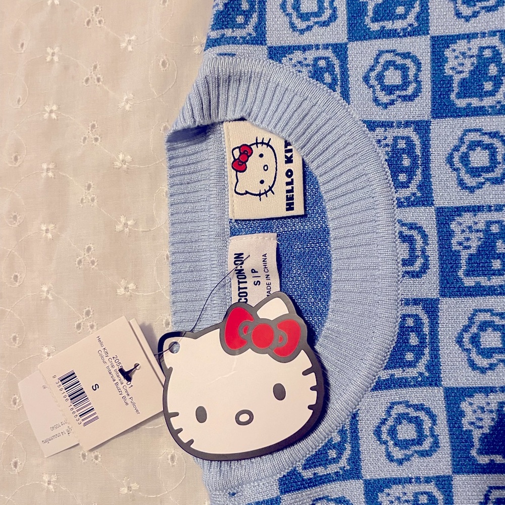 🟢NWT HELLO KITTY Long Sleeved Short Sweater💙🤩😺 - Picture 3 of 6